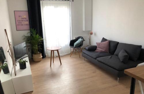 Luc-sur-Mer Apartment | Le Spot, appartement spacieux à 30m de la mer 45m2