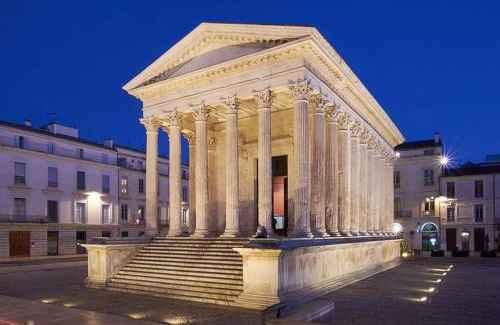 Cadereau Apartment | Le studio D'auguste- Cœur de Nîmes-chaleureux-emplacement idéal