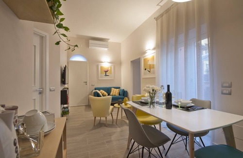Historical Downtown Salerno Apartment | Le Terrazze sul Cortile - Yellow