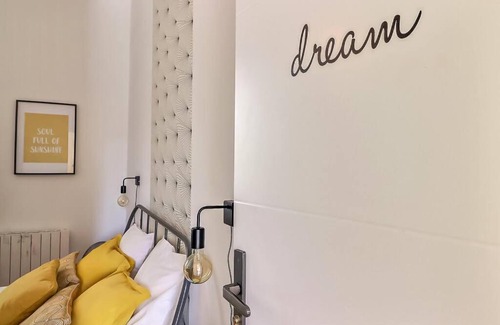 Faubourg Apartment | Le Yellow - Central - Climatisé