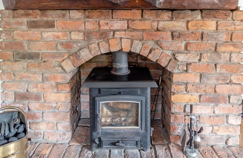 Fence Cottage | LEA VIEW, pet friendly, with open fire in Barrowford