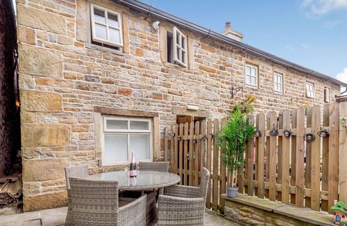 Fence Cottage | LEA VIEW, pet friendly, with open fire in Barrowford