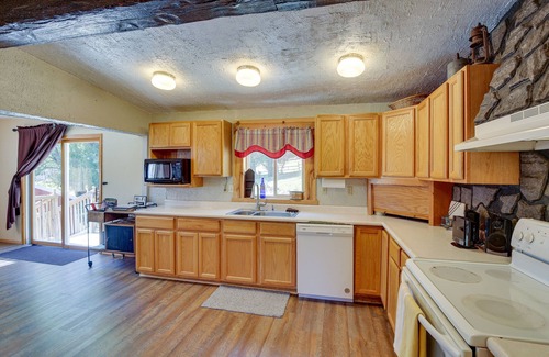 Deadwood House | Lead Hideaway w/Fireplace, Grill & Deck!