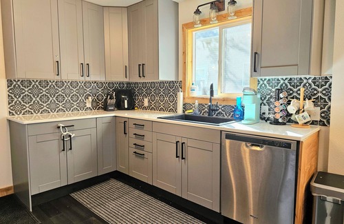 Richwood Cabin | Leaf Lake Haven -A lakeside getaway at its best - summer, fall, winter or spring