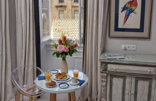 Old Town Apartment | Lear Liston Suite