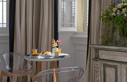 Old Town Apartment | Lear Liston Suite