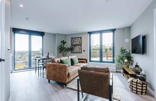 Holbeck Apartment | Leeds City Centre 2 Bed Flat - Roof Terrace & Free Parking