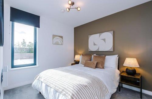 Holbeck Apartment | Leeds City Centre 2 Bed Flat - Roof Terrace & Free Parking