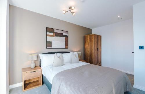 Holbeck Apartment | Leeds City Skyline Views - 2 Bed Flat