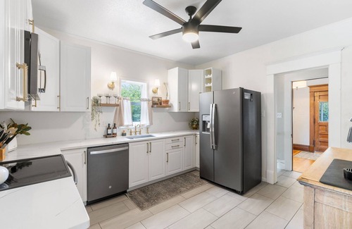 Red Wing House | Leet-Reaville Heritage House: a charming Craftsman in the heart of Red Wing!