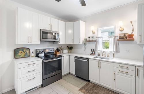 Red Wing House | Leet-Reaville Heritage House: a charming Craftsman in the heart of Red Wing!