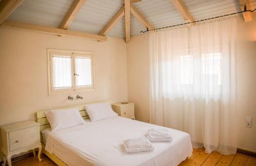 Lefkada Apartment | Lefkada Town Traditional House/Cozy Yard