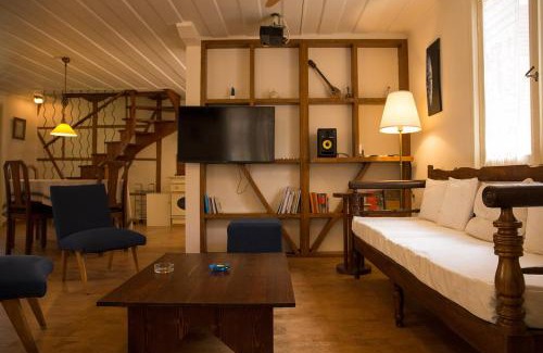 Lefkada Apartment | Lefkada Town Traditional House/Cozy Yard