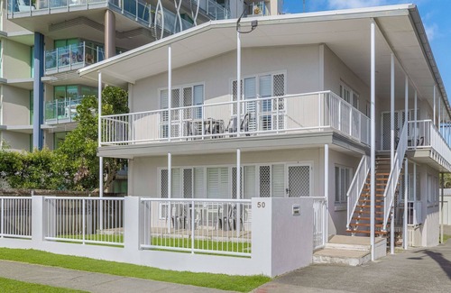 Bilinga Apartment | Legacy 4 - Affordable Beachfront Living in Bilinga (North Kirra) - Min. 3 Night Stays!