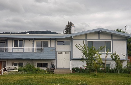Rutland House | Legal Vacation Rental, Your home away from home in orchard and wine country.