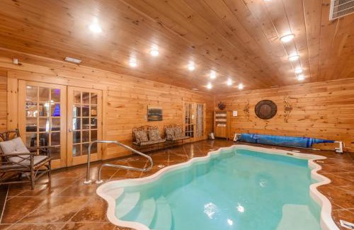 Gatlinburg - Pigeon Forge Ski Chalet | Legend Crest Lodge by Eden Crest
