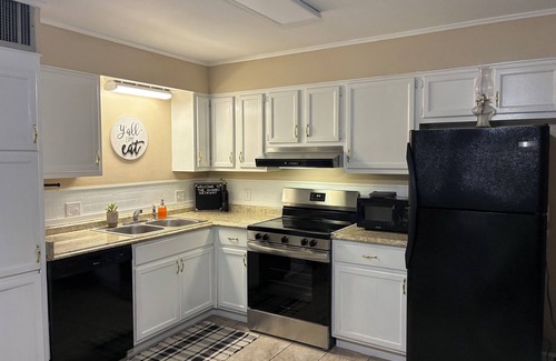 Houma Condo | Legendary Southern Charm. Short drive to NOLA