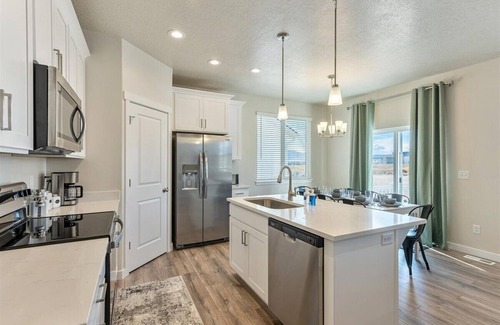 Saratoga Springs House | Lehi MTR- Garage attached, 30+ days, Pet Friendly, Everything Nearby!
