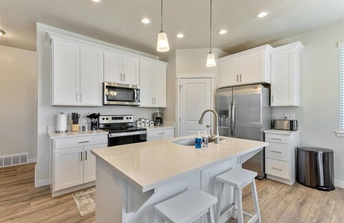 Saratoga Springs House | Lehi MTR- Garage attached, 30+ days, Pet Friendly, Everything Nearby!