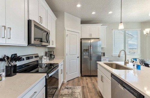 Saratoga Springs House | Lehi MTR- Garage attached, 30+ days, Pet Friendly, Everything Nearby!