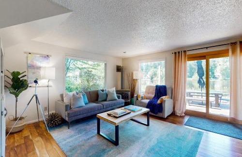 East Olympia House | Leisure Lakehouse