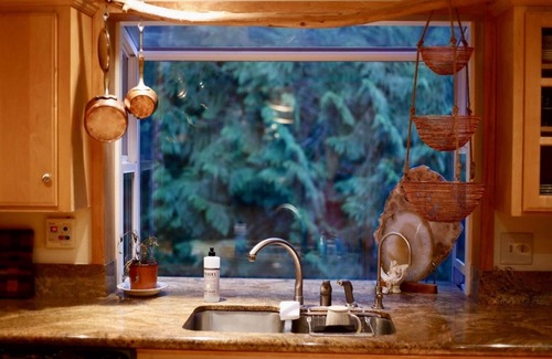 Union Hill-Novelty Hill House | Leisurely storybook country house near town