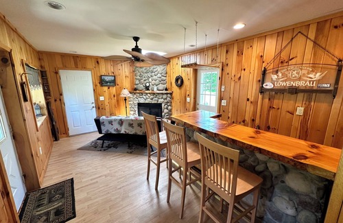 Upper Jay House | Leo's Lodge with river access - 10 mins from Whiteface!