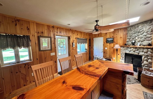 Upper Jay House | Leo's Lodge with river access - 10 mins from Whiteface!