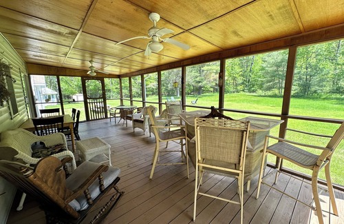 Upper Jay House | Leo's Lodge with river access - 10 mins from Whiteface!
