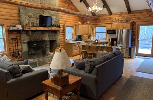 Wardsboro Cabin | Leonard’s Log Cabin— Mt. Snow/Stratton Ski House