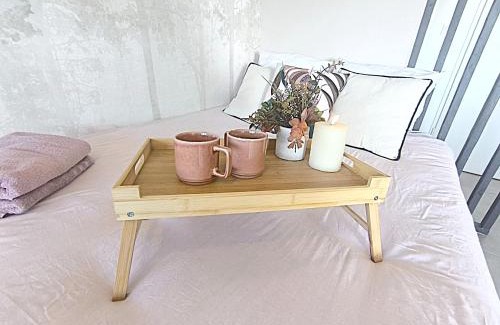 Mons-en-Baroeul Apartment | LeRelaisdOdile - Idéal PRO & Couple - Studio Cosy - Proche Metro - Parking Gratuit - Mons-en-Barœul - - WIFI HD - Smart TV - Entrée Autonome