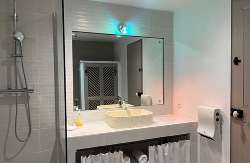 Suze-la-Rousse Hotel | Les Aiguières en Provence