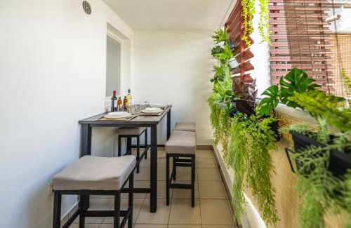 Sainte-Clotilde Centre Apartment | Les Amarantes - T2 confort & central - Wiskeys