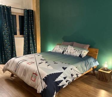 Chaux-Champagny Bed & Breakfast | LES ANTHOCYANES CHAMBRE MONTAGNE