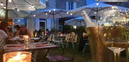 Les Eyzies Apartment | Les appartements d artiste de la Villa du 15 - Restaurant La Maison - piscine chauffée