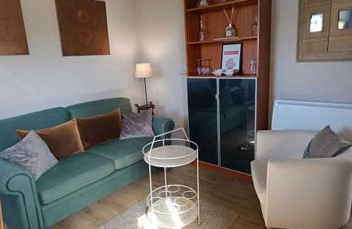 St-Michel-de-Double House | Les biches