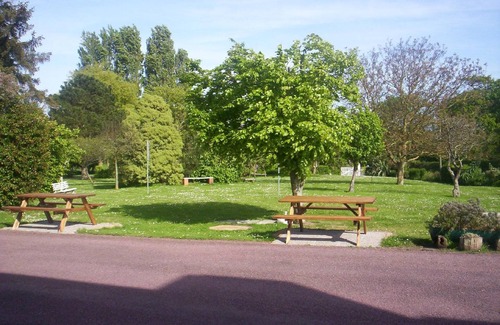 Crasville House | LES CHARMILLES