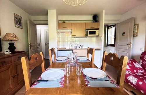 Flumet Apartment | Les Evettes Chalets - Residence with pool at the foot of the slopes