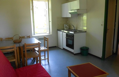 Camares House | Les Gîtes du Rougier: Green vacations for all! Swimming pool, tennis court and wifi