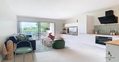 Le Cannet Apartment | Les Genêts - 2 chambres - Terrasse - Climatisé