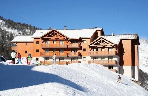 Puy-Saint-Vincent Apartment | Les Gentianes - 2 Rooms 4/6 People Mountain Corner
