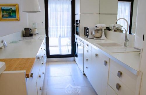 Hyeres City Centre Apartment | Les Gregoriennes T2 Climatisé Hyeres Centre-Terrasse-Parking-Wifi