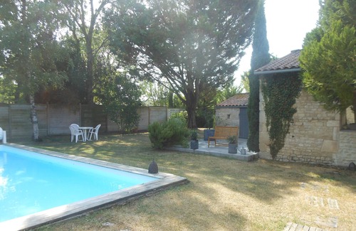 Aunis Sud Villa | Les Hôtes du Paradis, Gîte for up to 15 people.