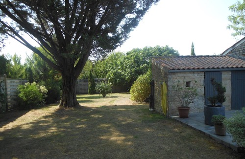 Aunis Sud Villa | Les Hôtes du Paradis, Gîte for up to 15 people.