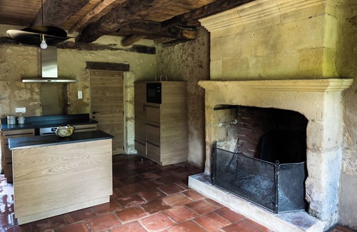 Baneuil House | Les Hauts de Couze, old stones, natural surroundings