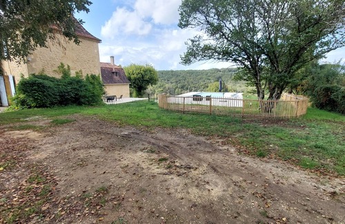 Baneuil House | Les Hauts de Couze, old stones, natural surroundings