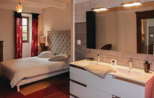 Viviers Bed & Breakfast | LES JARDINS DE LA CATHÉDRALE chambres d Hôtes gîte de groupe