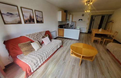 Besse-et-Saint-Anastaise Apartment | Les Jonquilles - Apartment for 8 people with garden and 3 bedrooms