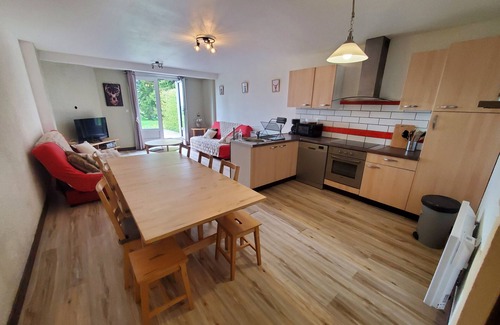 Besse-et-Saint-Anastaise Apartment | Les Jonquilles - Apartment for 8 people with garden and 3 bedrooms