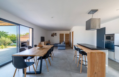 Bessas House | Les Lauriers Roses - Maison climatisée avec piscine